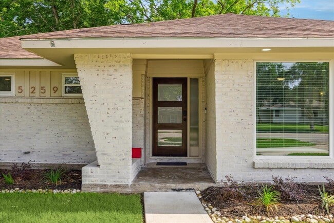 Building Photo - 5259 Willowbend Blvd
