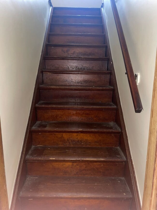 Building Photo - 3BR w/ 3-Season Room near North College Hill