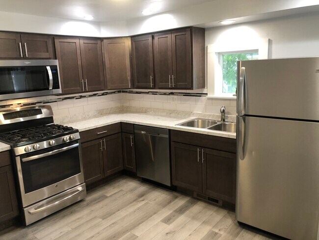 Building Photo - 488 Caroline Street