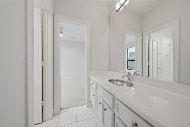 Building Photo - 1628 Van Buren St