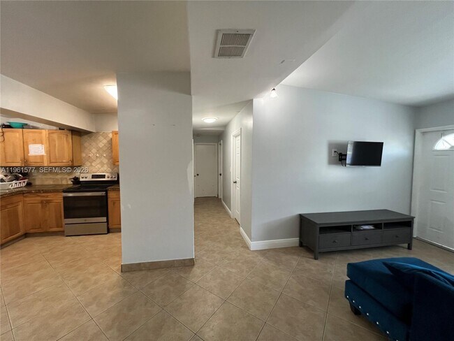 Building Photo - 1885 NE 53rd St