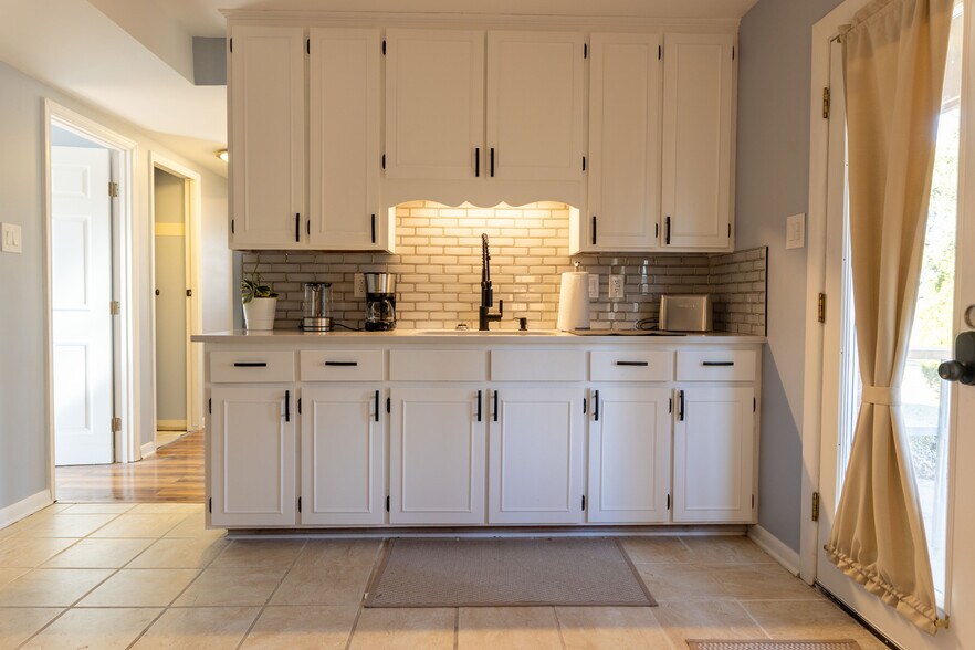 Building Photo - 412 Kingswood Ter