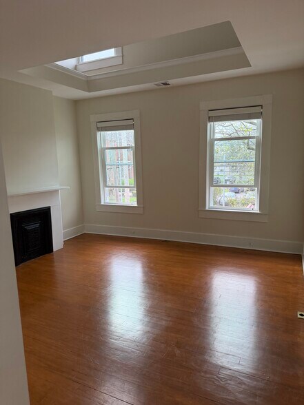 Building Photo - 404 W 1st Ave