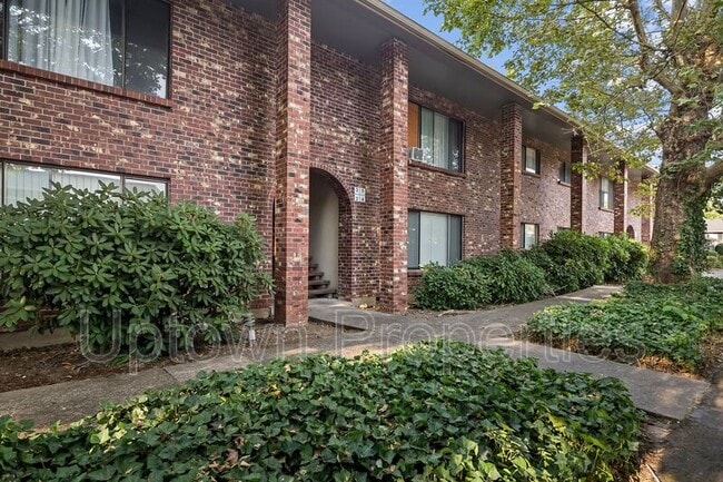 Building Photo - 5660 SW 180th Ave