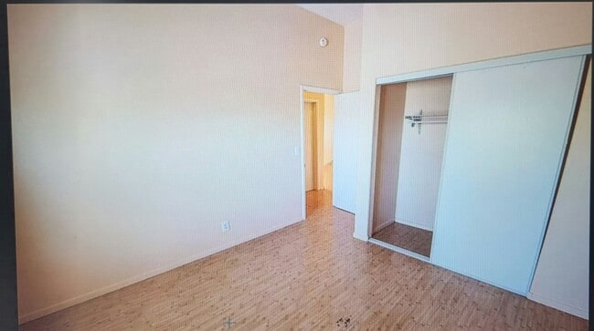 Building Photo - For Rent