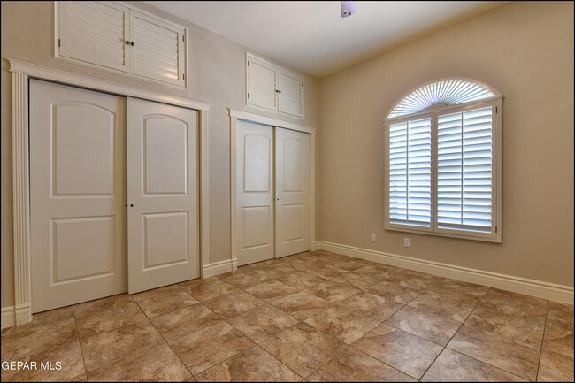 Building Photo - 7379 Black Mesa Dr
