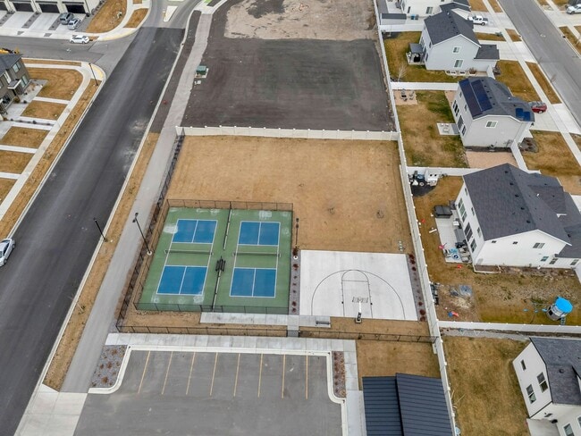 Building Photo - 923 S 950 W