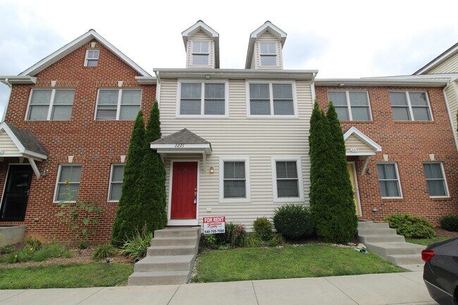 Building Photo - 2221 Lapis Ln