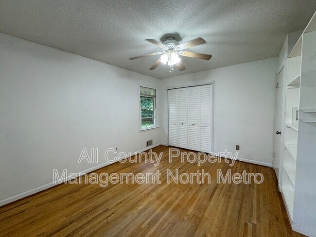 Building Photo - 4098 Idlevale Dr
