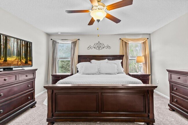 Building Photo - Spacious Home in Prime Location!