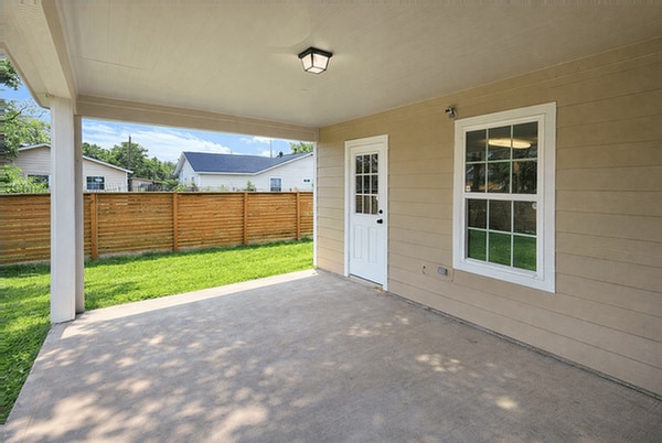 Building Photo - 2518 Staples St