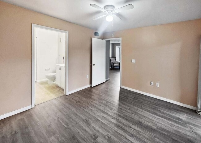 Bedroom for rent - 4831 Via Palm Lks