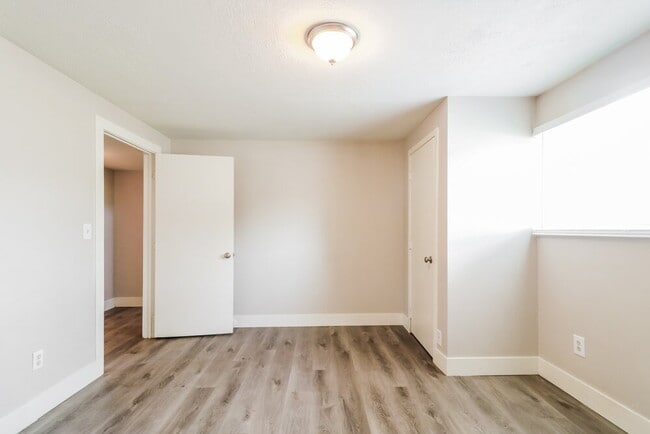 Building Photo - 5408 Hunter Dr