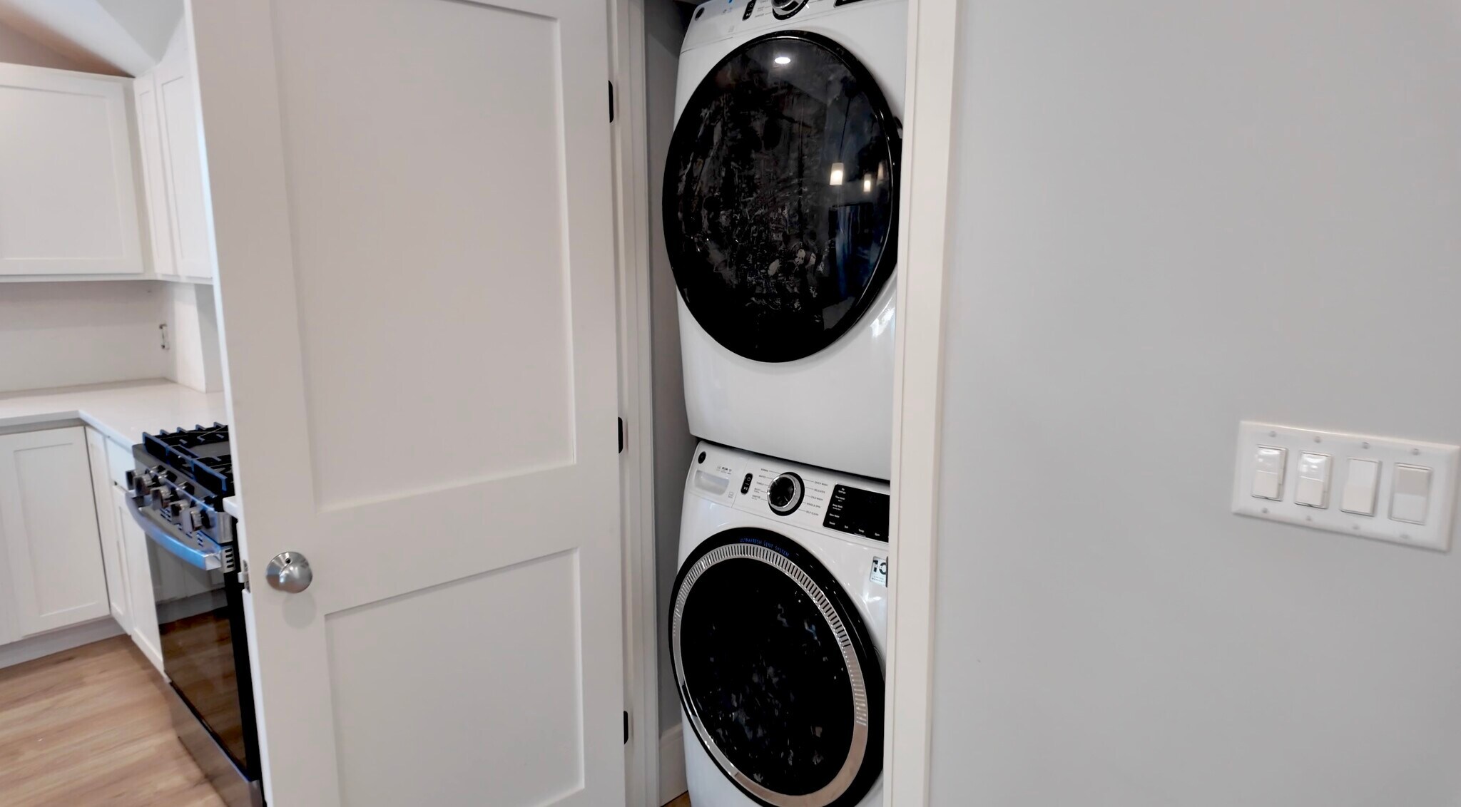 Building Photo - 28 Brooks St