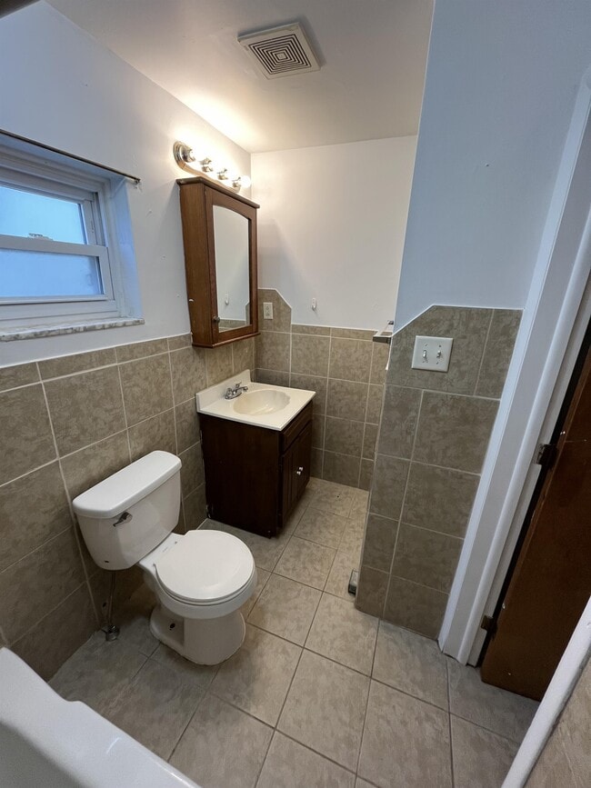 Building Photo - 1511 Ridge Ave