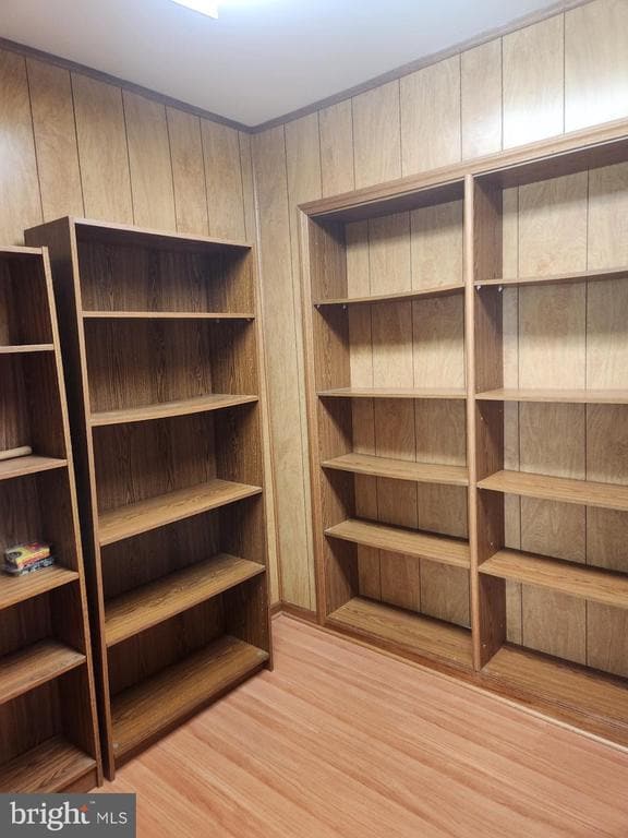 Building Photo - 10224 Dedaker St