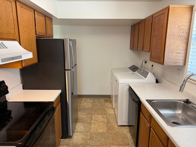 Primary Photo - Stylish & Convenient 1-Bedroom Condo in Pr...
