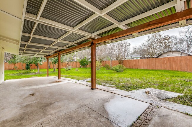 Building Photo - MID-CENTURY MODERN IN BEL MEADE