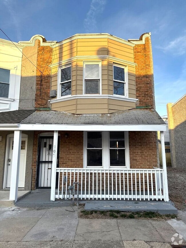 Building Photo - 3-Bedroom End-Row Townhouse