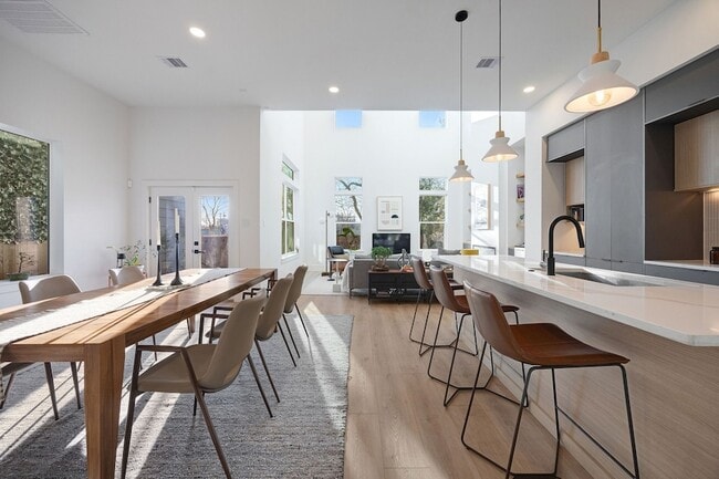 Building Photo - 3513 Castor St