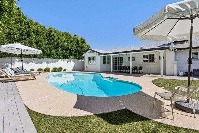 Building Photo - 7616 E 3rd St