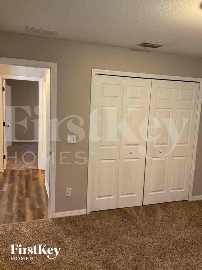 Building Photo - 739 N Midland Dr