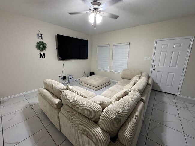 Building Photo - 5821 Colegio Ln