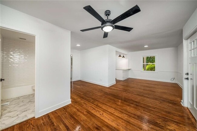 Building Photo - 1774 Laurelwood Dr SW