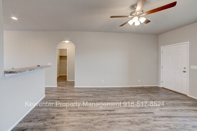 Building Photo - Beautiful 3 Bedroom, 2 Bath Recently Built Home in BA