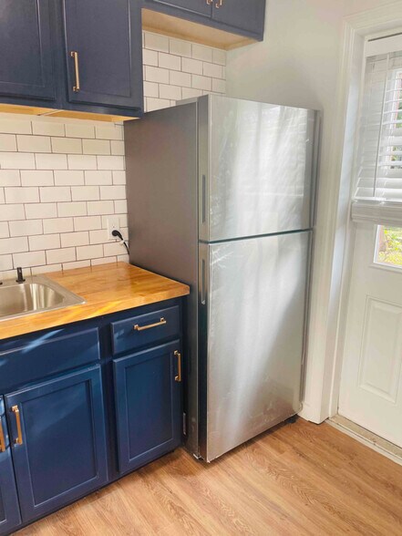 Building Photo - 1453-1453 Fisher Ln