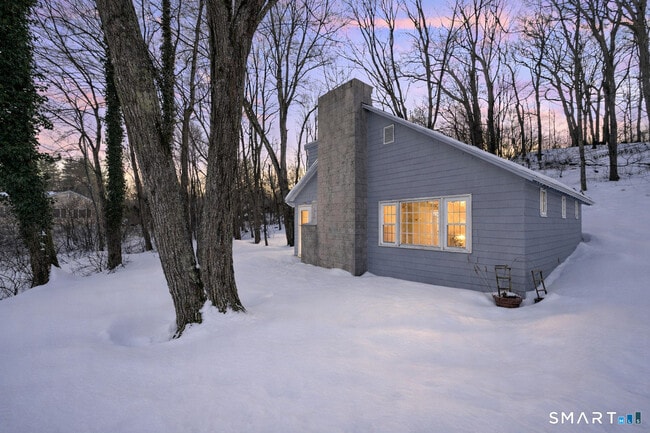 Building Photo - 99 Ramapoo Rd