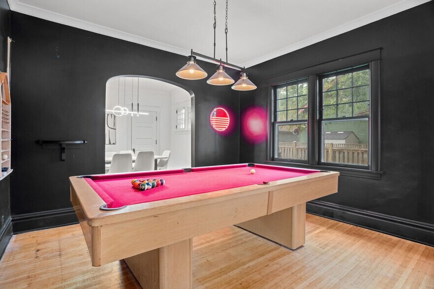 Building Photo - 1115 W 31st St