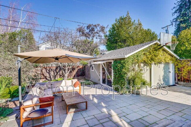 Building Photo - 360 Velarde St