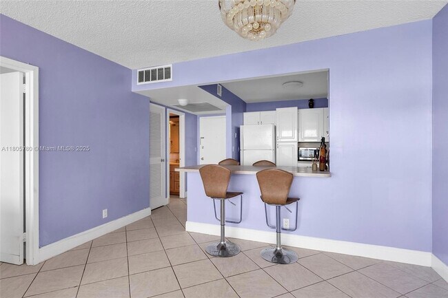 Building Photo - 2030 S Ocean Dr