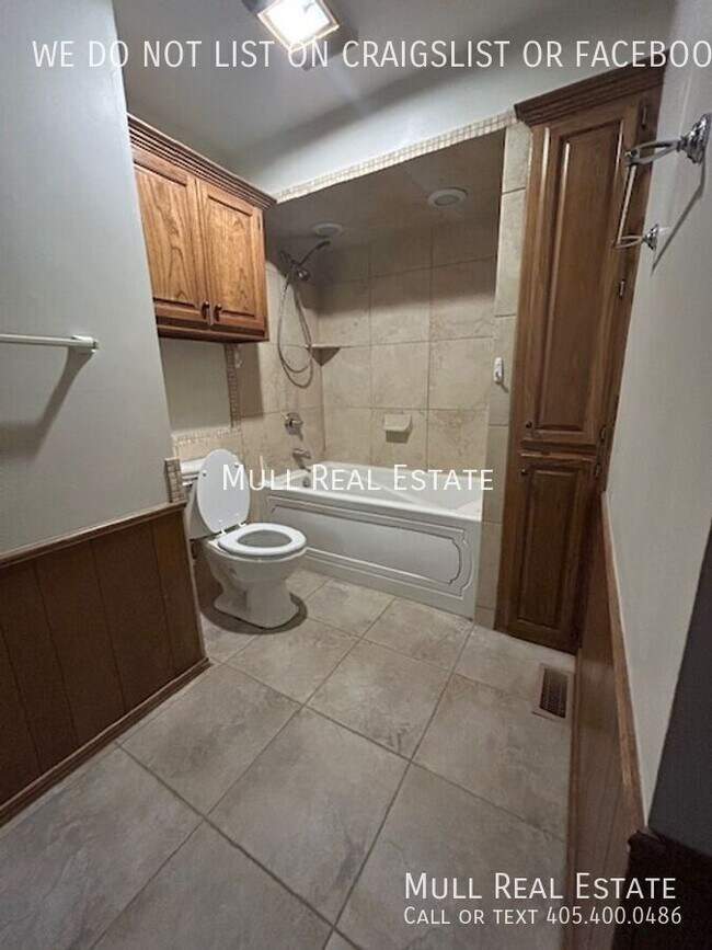 Building Photo - 2824 Silvertree Dr