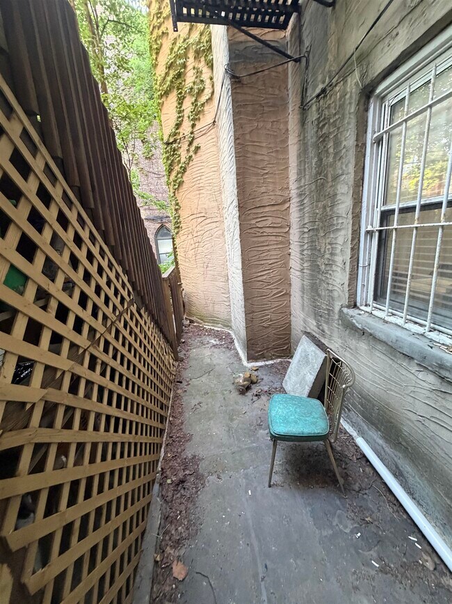 Building Photo - 710 Hudson St