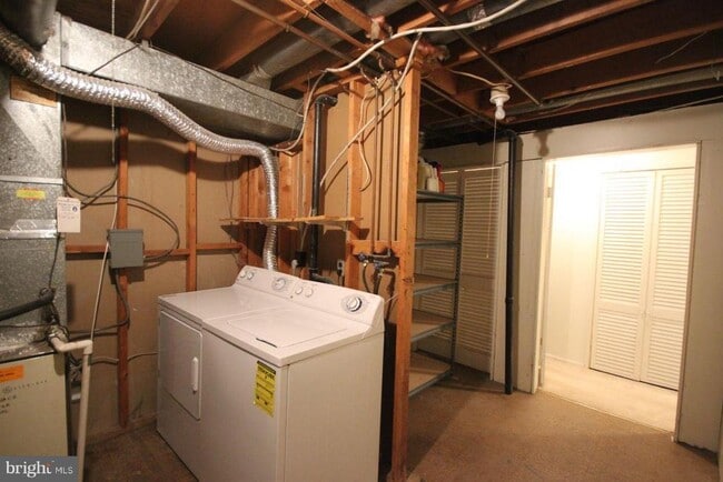 Building Photo - 3007 Spice Ct