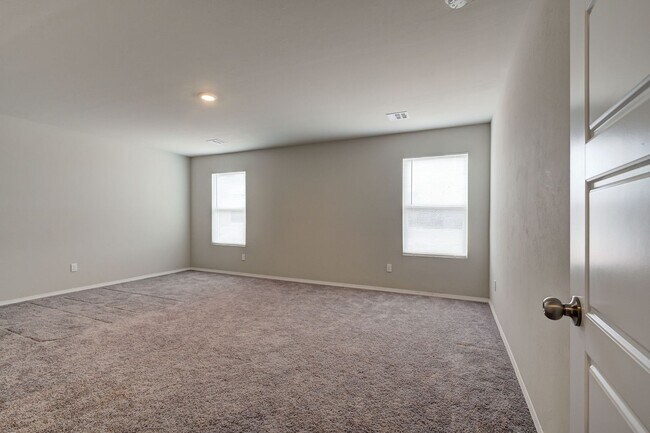 Building Photo - *** $250 MOVE-IN SPECIAL  *** Charming 4-Bed 2-Bath Home in Stillwater! *** $250 MOVE-IN SPECIAL ...