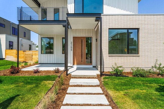 Building Photo - 2155 Vine Ave