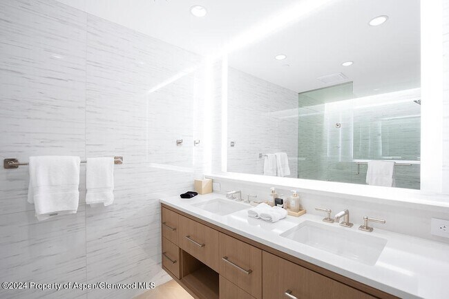 Building Photo - 130 Wood Rd