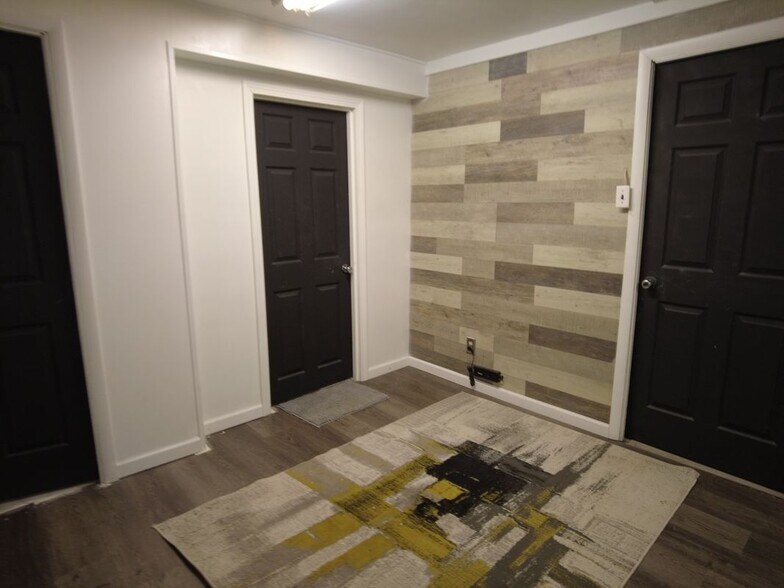 Building Photo - 80 Mauran St