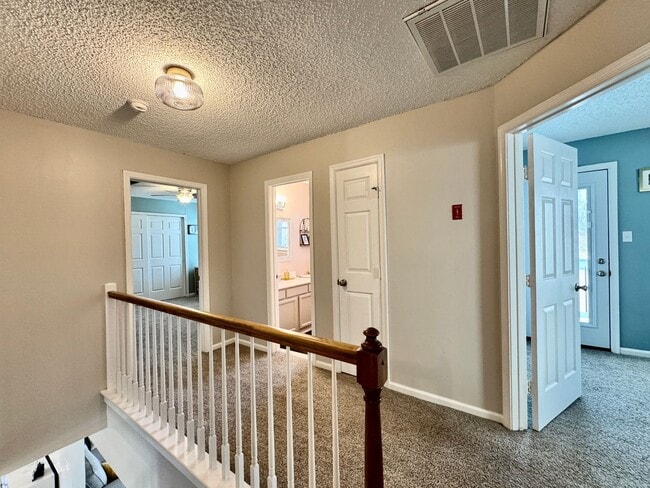 Building Photo - A Fabulous Home w/Water & Golf Course Views Available 05-04-26! Fenced Yard & Dog-Friendly!