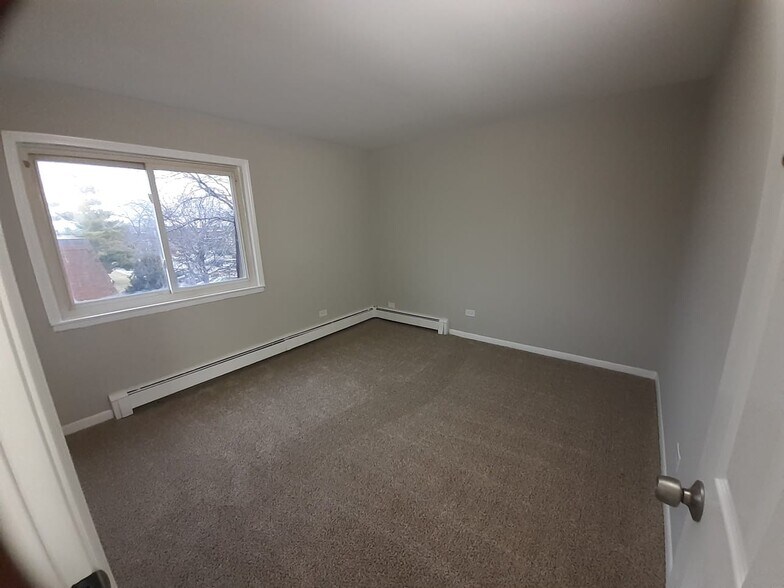Building Photo - 1165 Meadow Ln