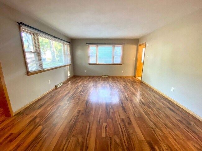 Building Photo - 1418