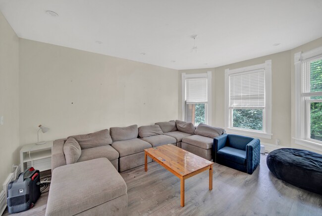 Building Photo - 2137 Maple Ave