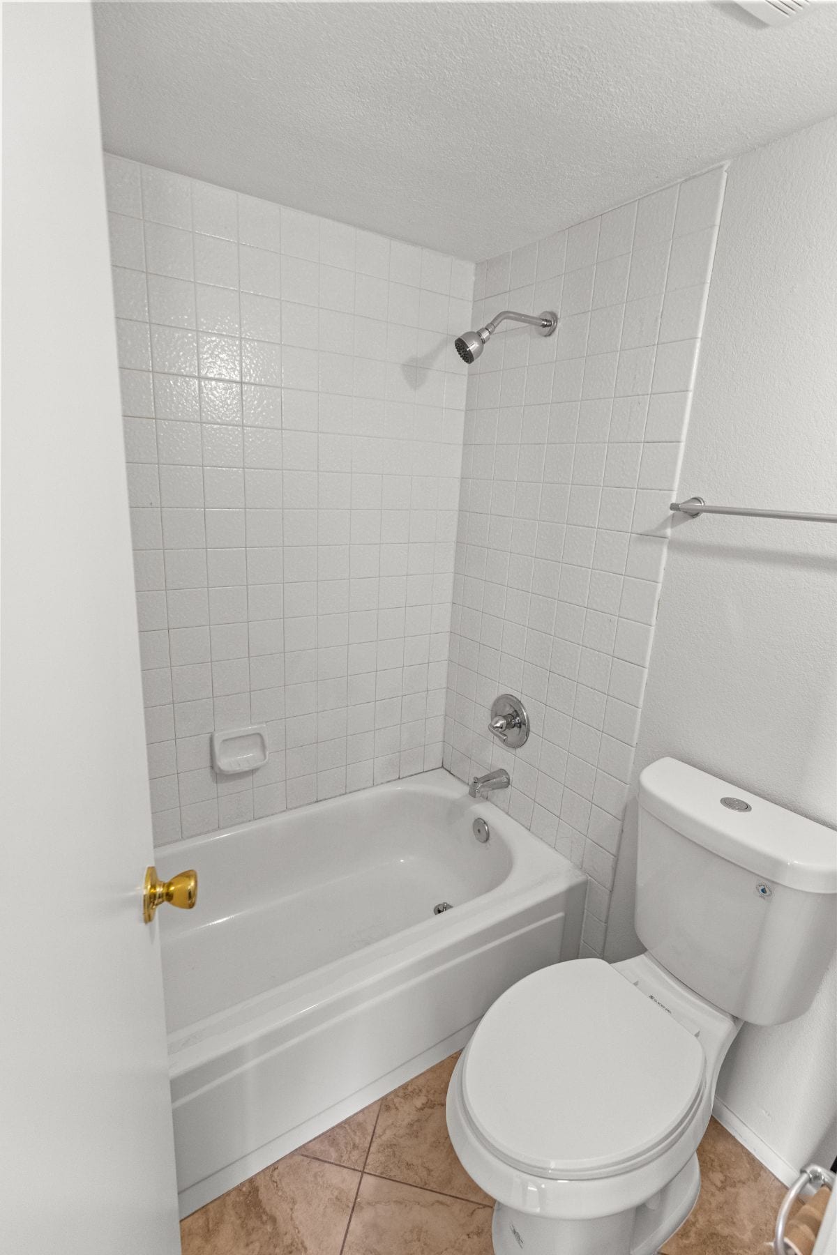 Building Photo - 850 S River Dr