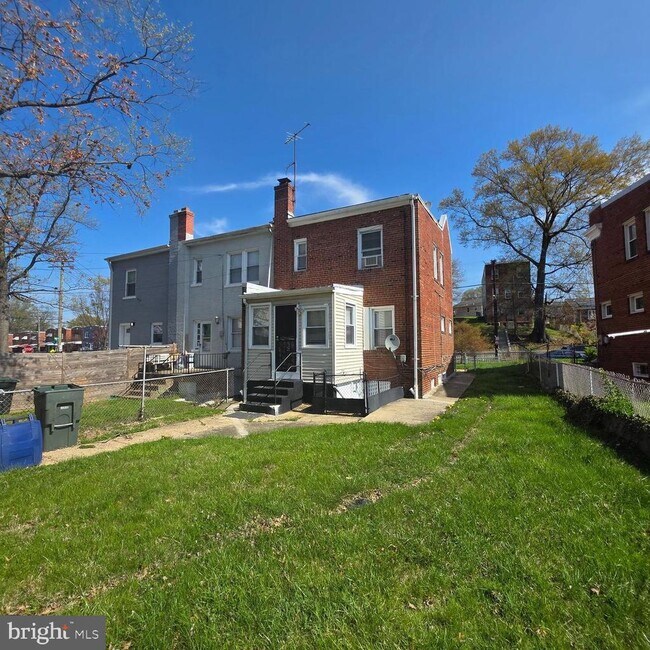 Building Photo - 5305 Central Ave SE