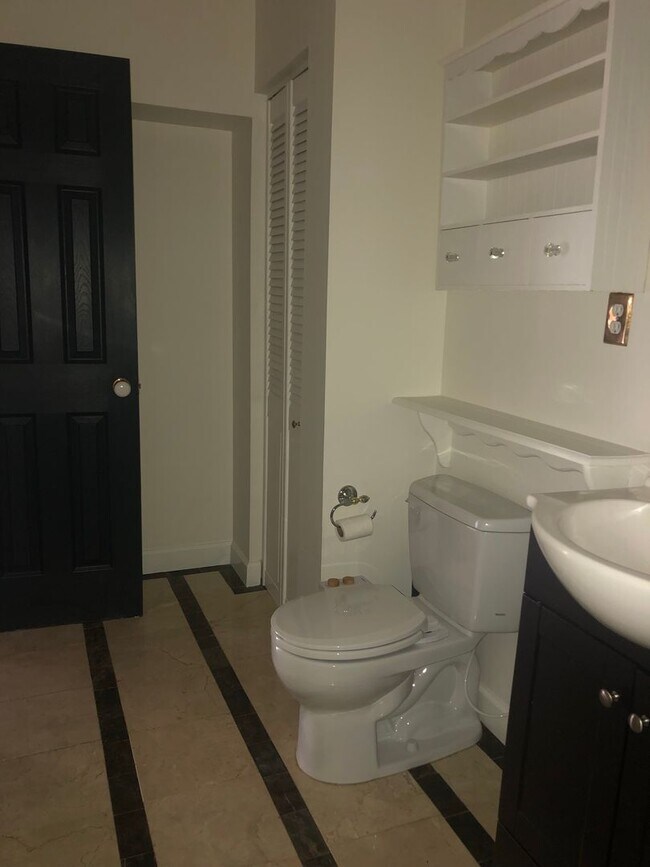 Building Photo - Well Maintained & Updated - 3 BR - Reston Metro