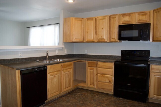 Building Photo - Conveniently Located 3 Bed 2 Bath House