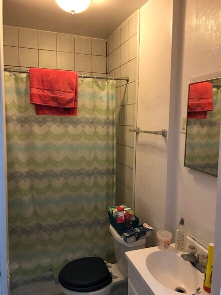 Building Photo - 141 E 20th Ave